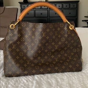 COPY - Authentic Louis Vuitton Artsy MM bag.